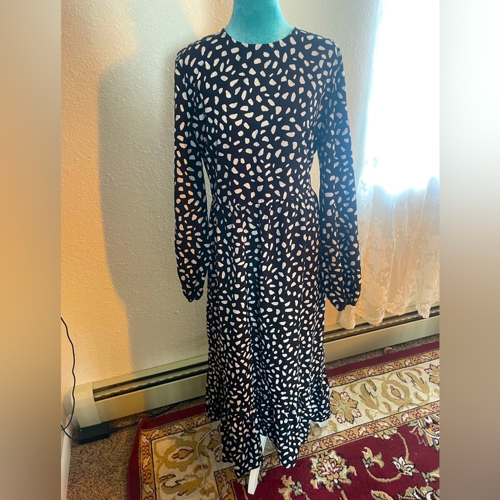 Misguided: Black and White abstract polka dot Dress
